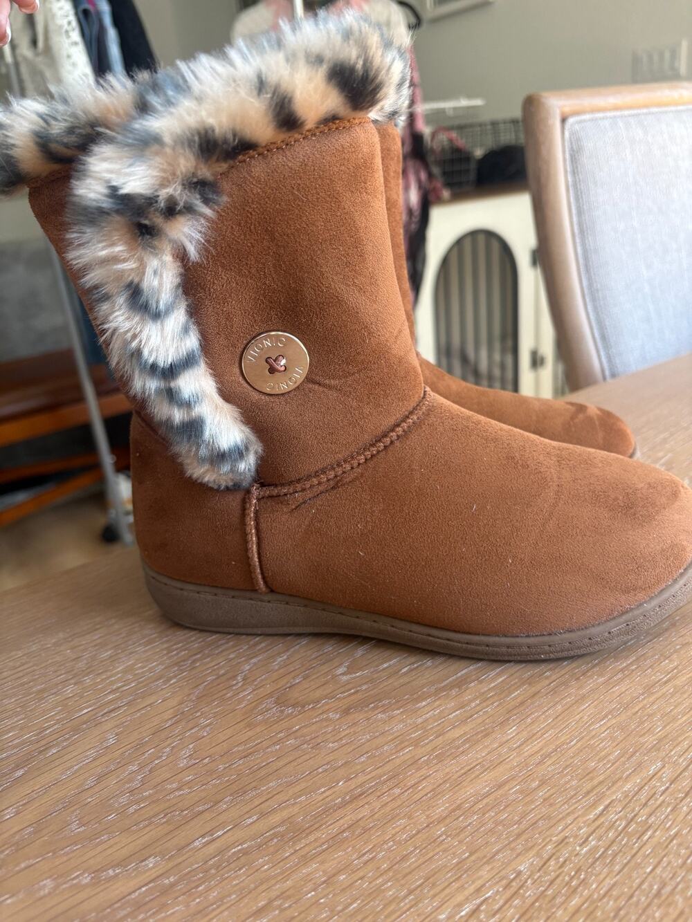 Vionic Fairfax Women's Suede Slipper Boots Tan Leopard Fur Trim Orthotic Size 7